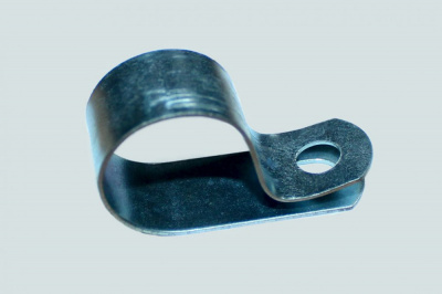 фото зажим трубки сапуна (держатель/хомут) isf2.8 5261048 